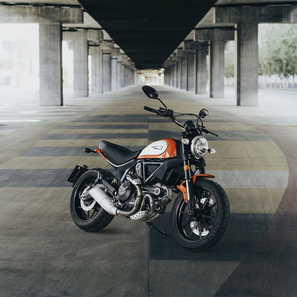 ALQUILER DUCATI SCRAMBLER BARCELONA