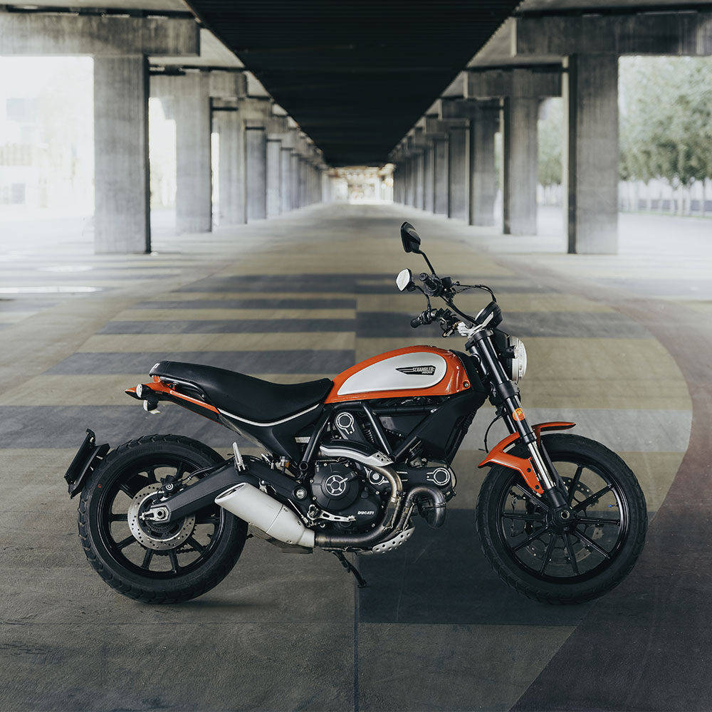 ALQUILER DUCATI SCRAMBLER BARCELONA