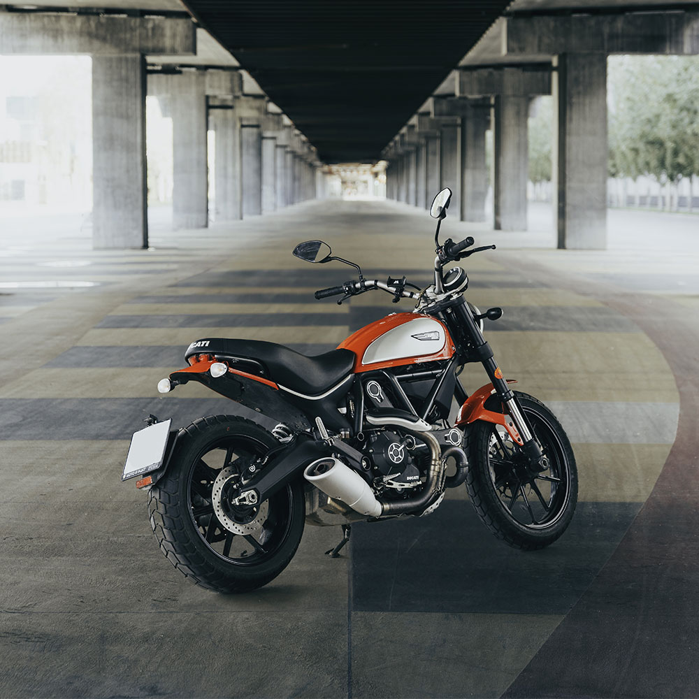 ALQUILER DUCATI SCRAMBLER BARCELONA