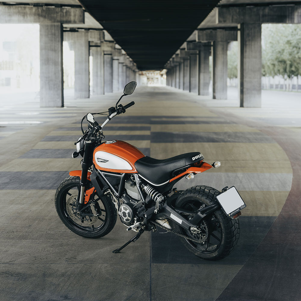 ALQUILER DUCATI SCRAMBLER BARCELONA